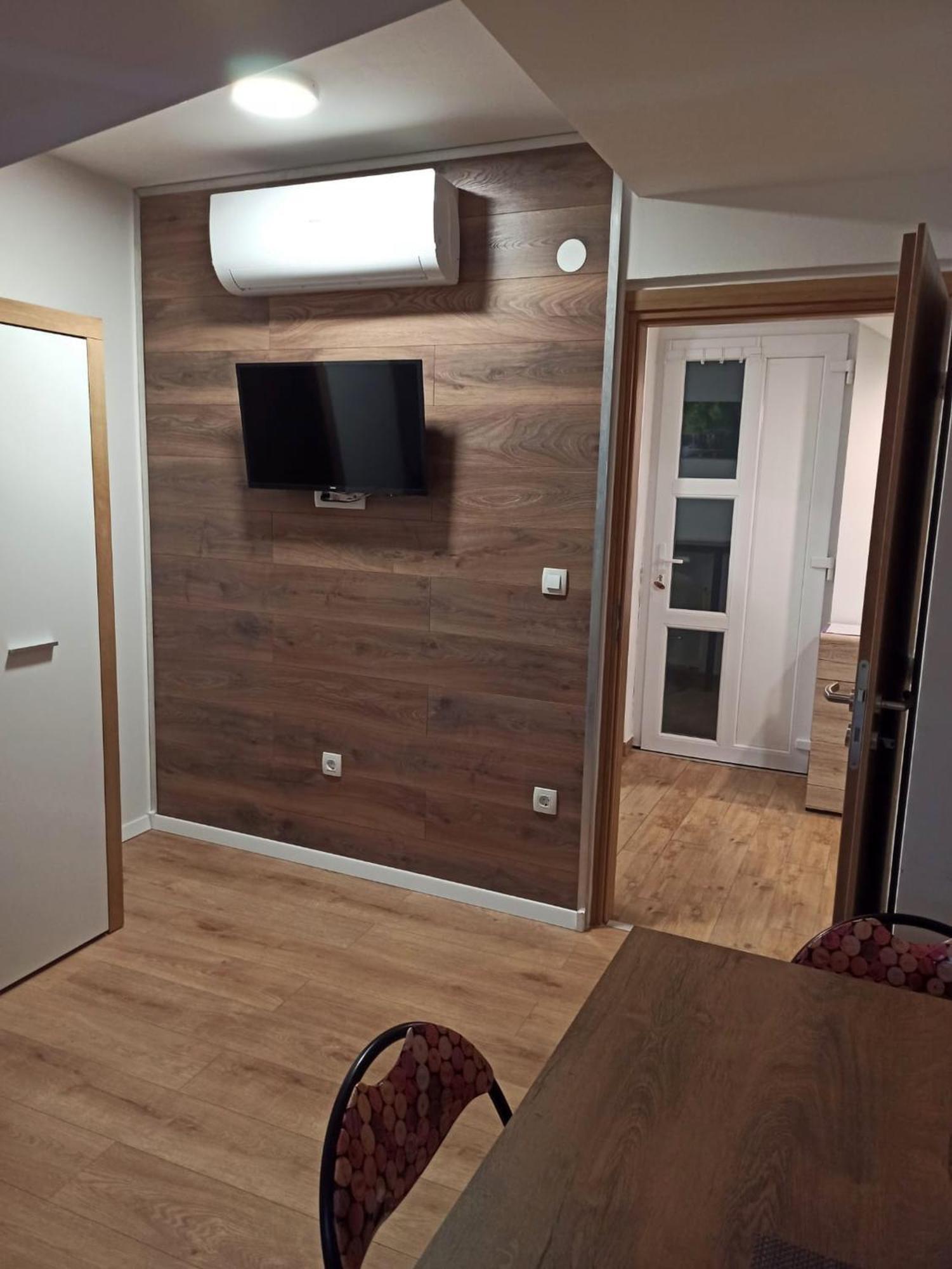 Apartmani Leptir Раковица Екстер'єр фото