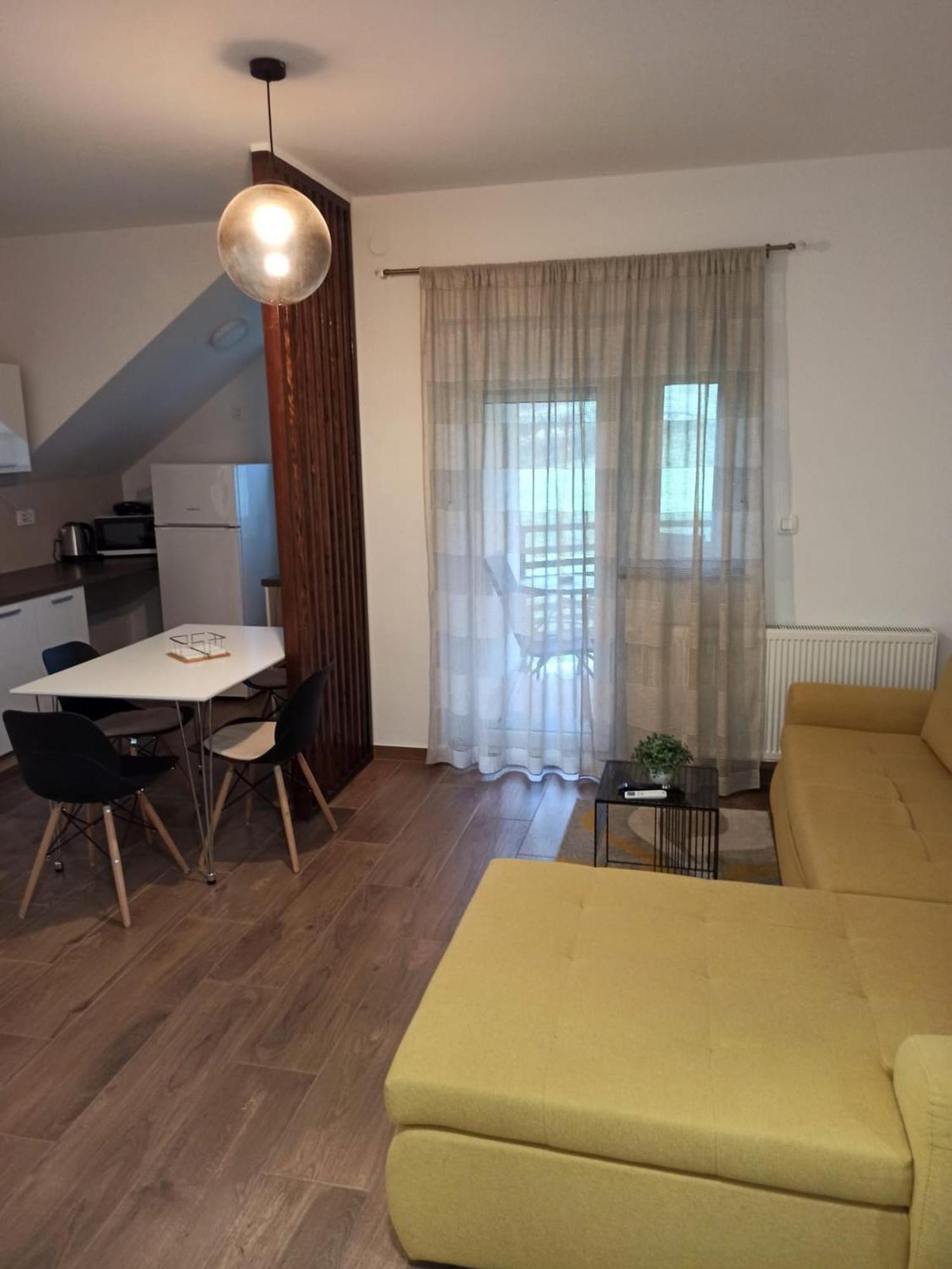 Apartmani Leptir Раковица Екстер'єр фото